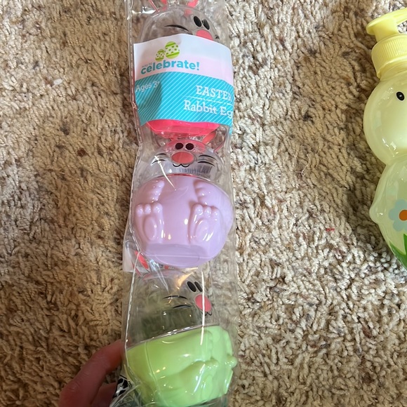 BNWT 3-pack Easter Rabbit Eggs & refillable plastic Easter Chick Soap Dispenser! - Picture 2 of 4